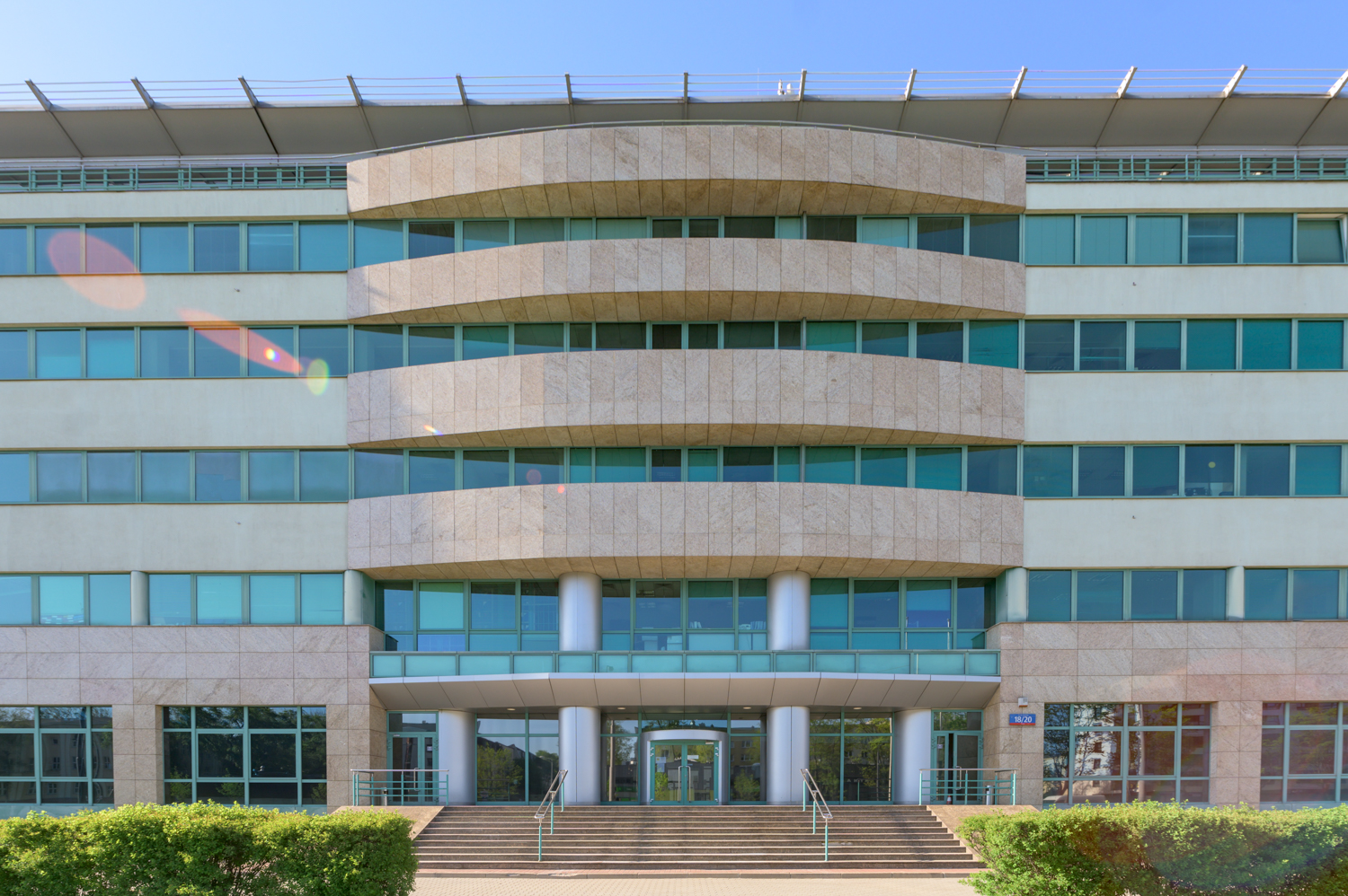 Zdjęcie architektury budynku Renaissance Plaza